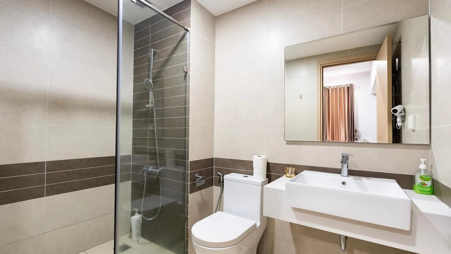 Double E Saigon Apartment In Rivergate Building 호치민