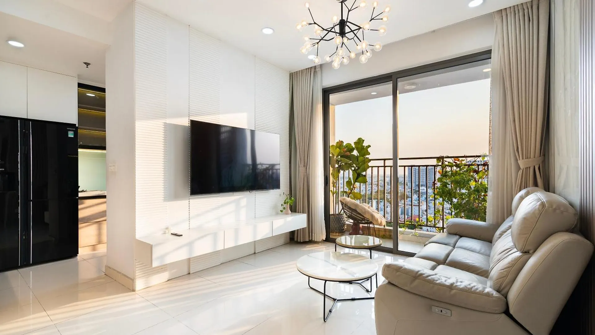 Double E Saigon Apartment In Rivergate Building 호치민
