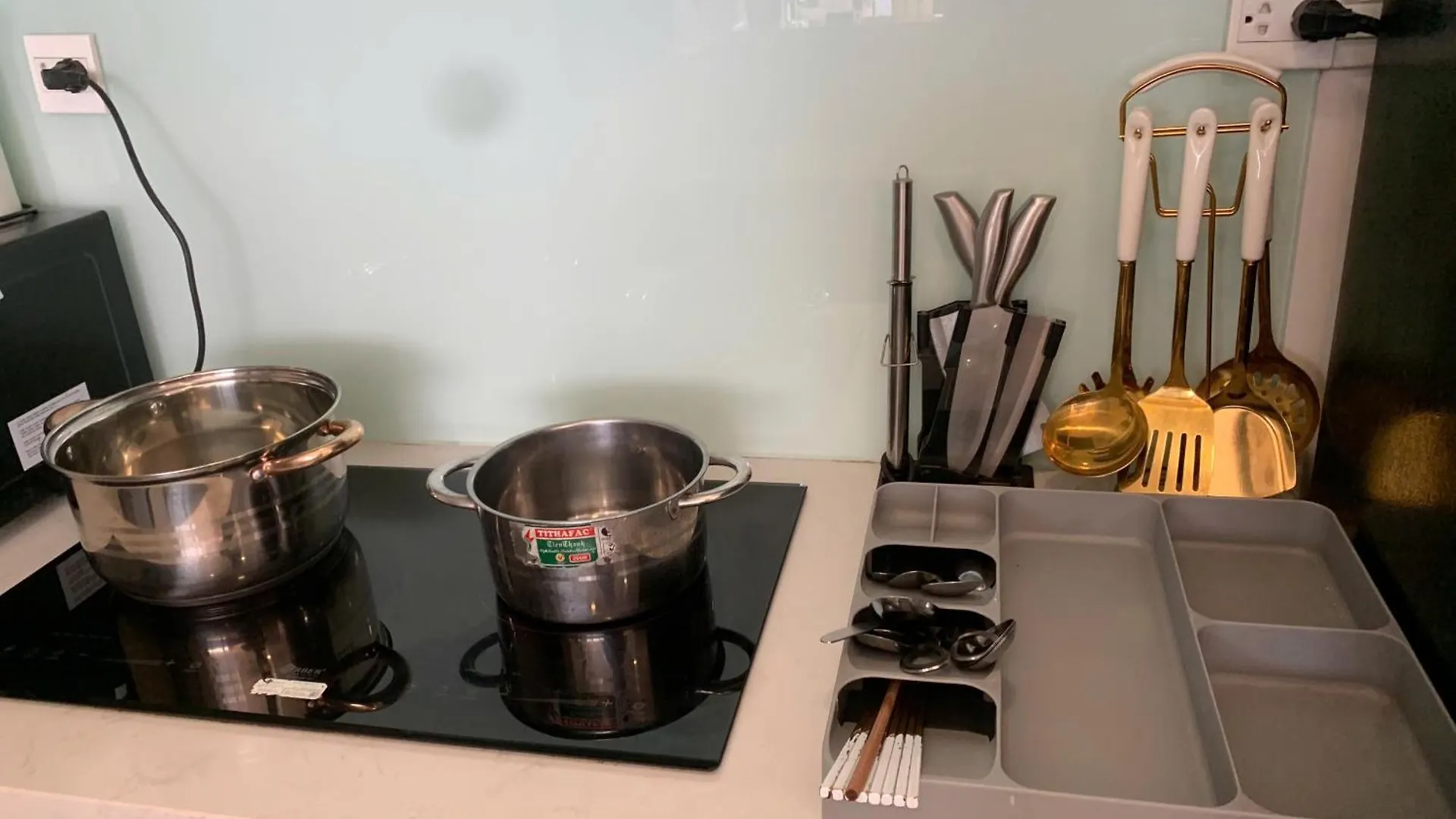 Double E Saigon Apartment In Rivergate Building 호치민