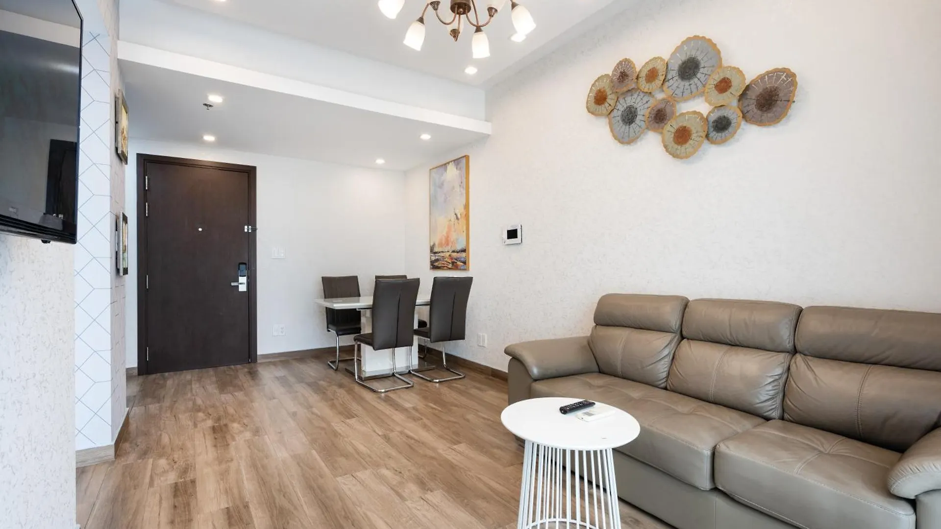 Double E Saigon Apartment In Rivergate Building ホーチミン市